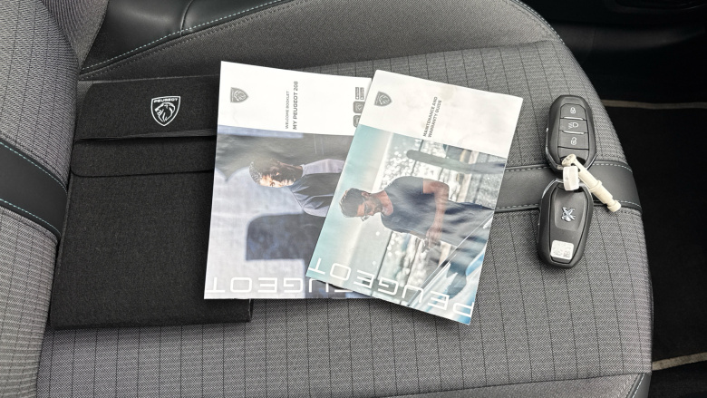 Peugeot 208 1.2 PureTech 100 Allure Premium + 5dr Petrol Hatchback